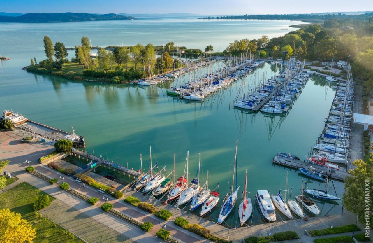 Fonix Hotel Balatonföldvár Exterior foto